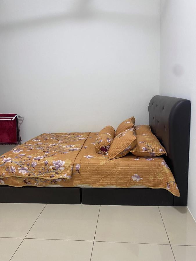 Klia Redza Homestay Kota Warisan Malay Only Sepang Exterior photo